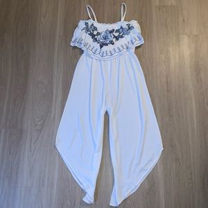 ALMOST FAMOUS WHITE EMBROIDERED CROP POPOVER JUMPSUIT M ANTHROPOLOGIE